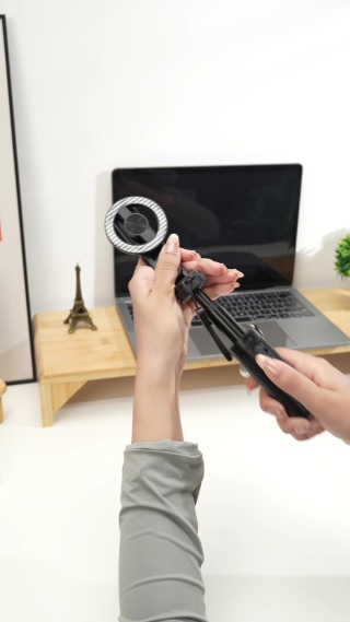 Magnetic 4-in-1 selfie stick rich your life #tiktokmademebuyit #selfiestick #minitripod #travelbucketlist #4in1selfiestickwithfilllighttripod #cameragrip 