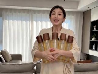 39 岁的生活里一半烟火一半诗意，护肤是最日常的诗意 #谷雨胶原固态喷雾